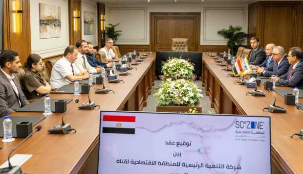 باستثمارات 1.5 مليون دولار.. رئيس اقتصادية قناة السويس يشهد توقيع عقد لتصنيع القفازات الصناعية