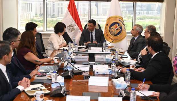 وزير الصناعة يبحث مع شركة صينية إقامة مجمع صناعي ذكي باستثمارات 20 مليون دولار