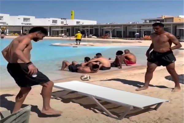 صور| لاعبو منتخب مصر يستمتعون بوقتهم في العلمين بعد العودة من كأس العالم 