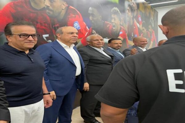 وزراء الطيران والرياضة والصحة يستقبلون بعثة المنتخب بمطار العلمين الدولي