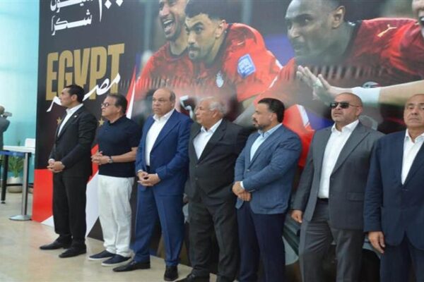 محمد مجاهد يستقبل بعثة المنتخب بمطار العلمين: ما قدمتموه أعاد الفرحة لكل مصري