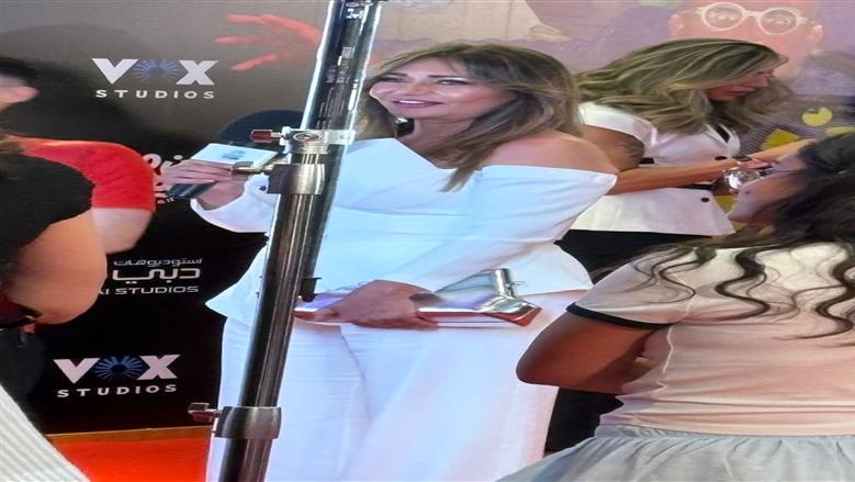ليلى علوي وانتصار تصلان إلى العرض الخاص لفيلم «ابن مين فيهم»