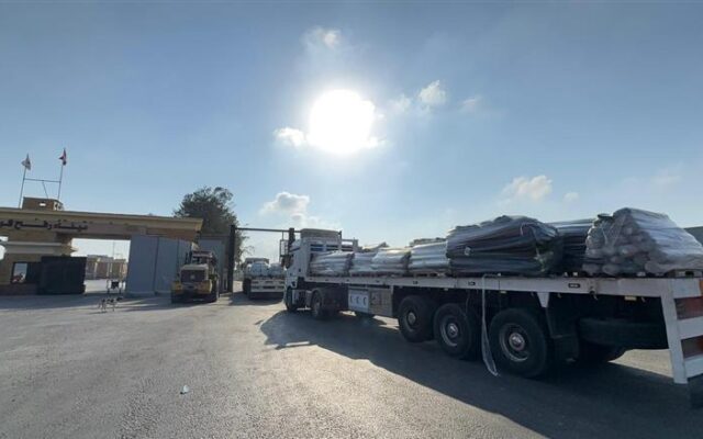 الهلال الأحمر المصري يطلق قافلة «زاد العزة» 229 بحمولة 3500 طن مساعدات غذائية وإغاثية إلى غزة