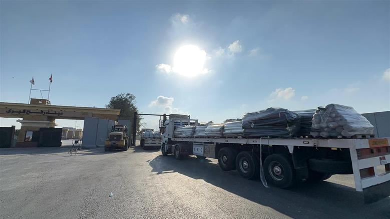 الهلال الأحمر المصري يطلق قافلة «زاد العزة» 229 بحمولة 3500 طن مساعدات غذائية وإغاثية إلى غزة