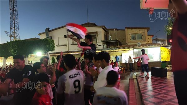 “روح يا ميسي”، هتافات المصريين تشعل نادي السلام البحري ببورفؤاد بعد الهدف الثاني بشباك الأرجنتين (فيديو وصور)