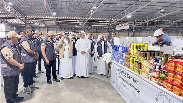 الأمين العام للهلال الأحمر الإماراتي يتفقد المركز اللوجستي بالعريش لمتابعة تجهيز المساعدات الإنسانية لغزة