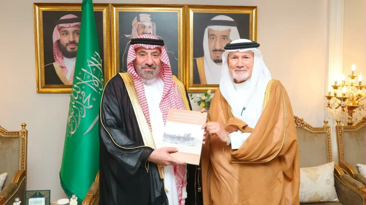 أمير نجران يتسلّم نسخةً من كتاب «السجل التاريخي لجيل المحاربين لتأسيس المملكة العربية السعودية» – أخبار السعودية