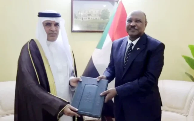 السفير السعودي يقدّم نسخة من اعتماده لوزير خارجية السودان – أخبار السعودية