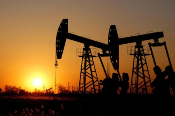توتر واشنطن وطهران يدفع النفط نحو مكاسب أسبوعية – أخبار السعودية