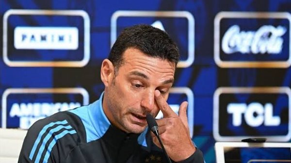 سكالوني يؤكد صعوبة مواجهة منتخب مصر ويشيد بمحمد صلاح وعمر مرموش قبل لقاء دور الـ16