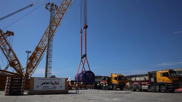 كواليس تركيب وعاء ضغط المفاعل للوحدة النووية الثانية بمحطة الضبعة