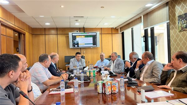 غرفة الصناعات النسيجية تبحث التوسع في إنشاء محطات طاقة شمسية بالمصانع