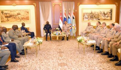 وزير الدفاع يلتقي نائب رئيس وزراء الكونغو الديمقراطية لبحث القضايا الإقليمية والتعاون العسكري