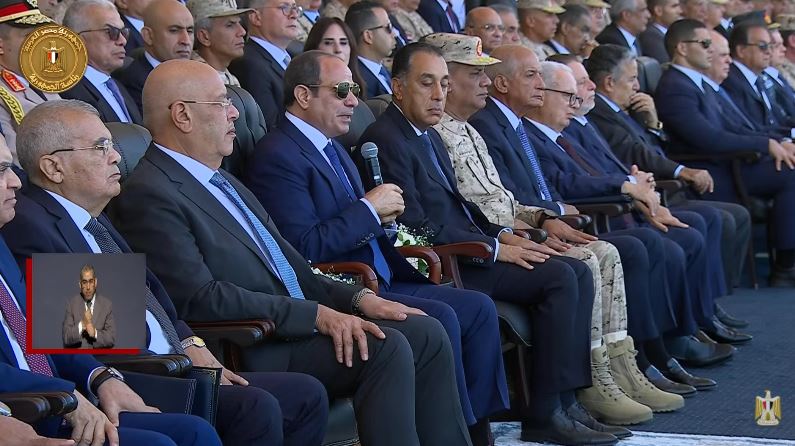 الرئيس السيسي: مصر دولة كبيرة ولديها مسئوليات كثيرة تجاه مواطنيها وشعبها