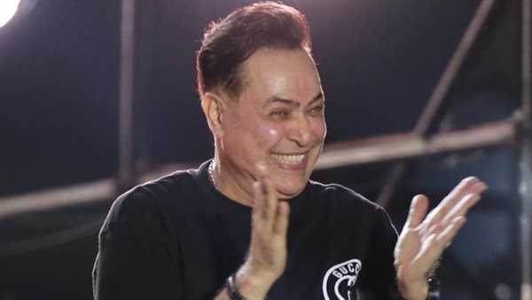 انتصارات منتخب مصر زادتها انتشارا، حكيم يحتفل بنجاح أغنيته “نص ملعب قلبي”