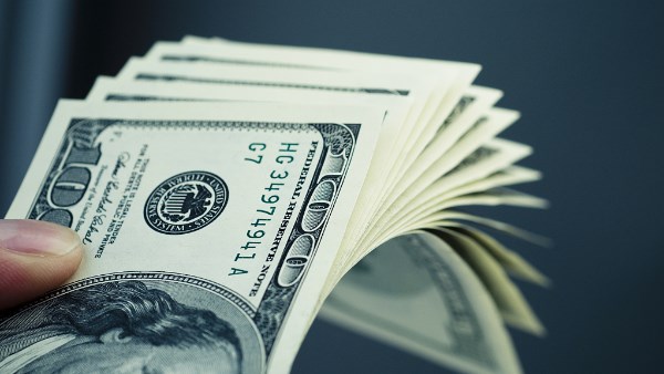 تفاصيل سعر الدولار بعد حسم الفائدة في البنوك