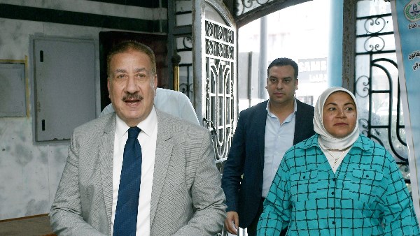 محافظ بورسعيد يشدد على سرعة إنجاز المعاملات وتقديم كافة التسهيلات للمواطنين