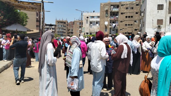 طلاب الشهادة الإعدادية بالقليوبية يؤدون امتحانات الفيزياء والتاريخ