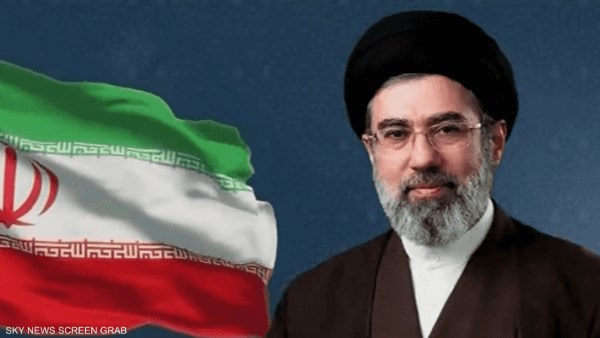 مجتبى خامنئي يتعافى من إصابته وأجهزة الأمن تمنع ظهوره خوفا على حياته