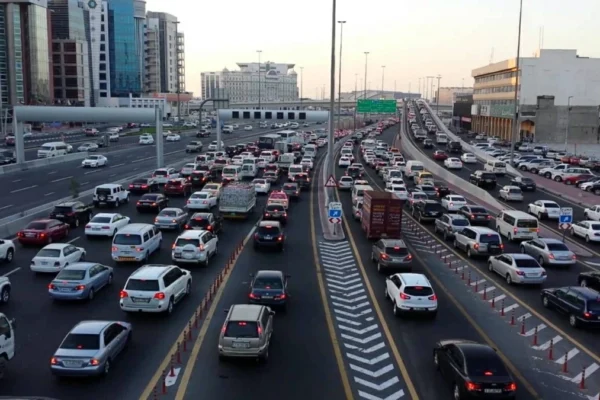 دبي تنشئ مساراً علوياً على شارع الخيل