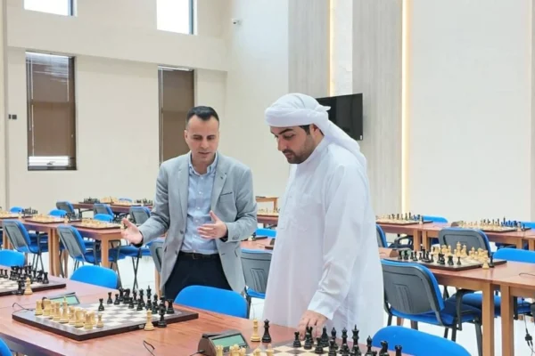 راشد بن حمد الشرقي يزور نادي الفجيرة للشطرنج والثقافة