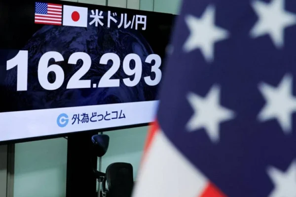 استقرار الدولار يبقي الين دون مستوى 162 وترقّب تدخل الحكومة اليوم.. البيتكون فوق 60 ألفاً