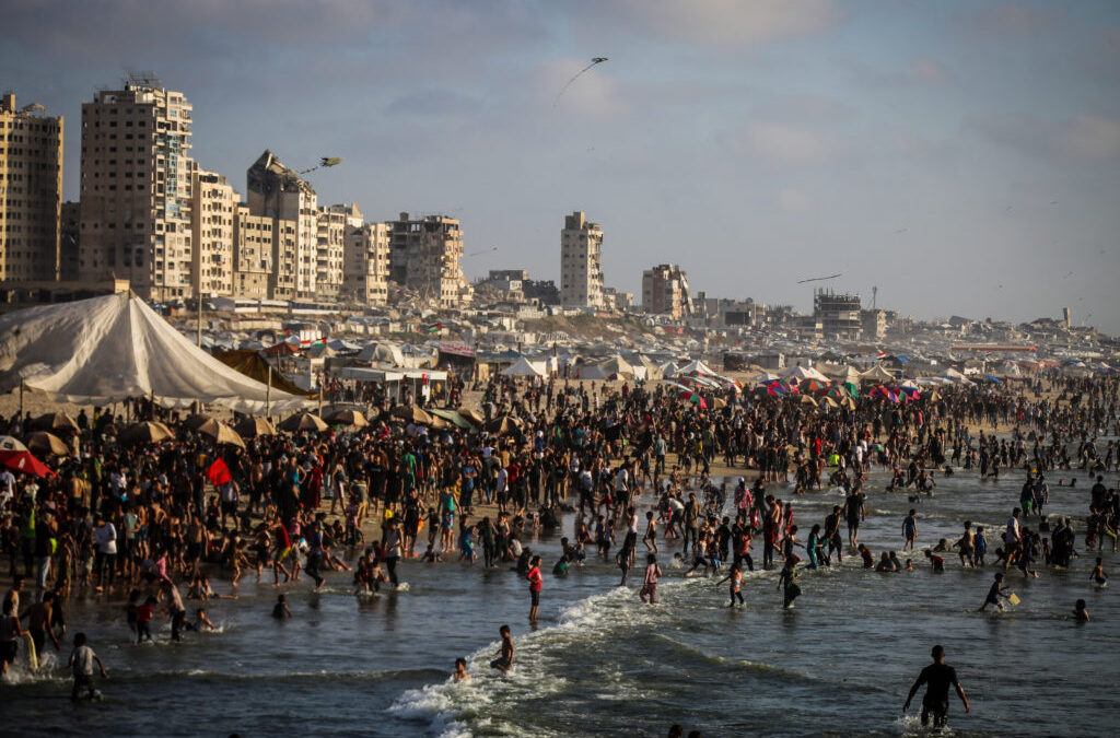 Gaza’s sea remains a haven for vacationers despite the shortage of rescue teams
