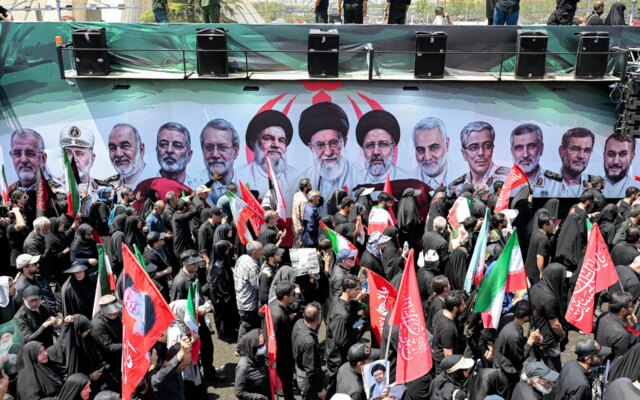 رسائل تشييع المرشد.. طهران تحوّل “مكاسب الحرب” إلى أوراق ضغط على ترمب | أخبار