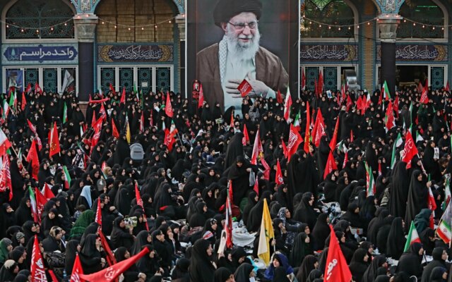 إيران ولبنان مباشر.. تنديد واسع باستهداف ناقلات في هرمز وجثمان خامنئي يصل العراق