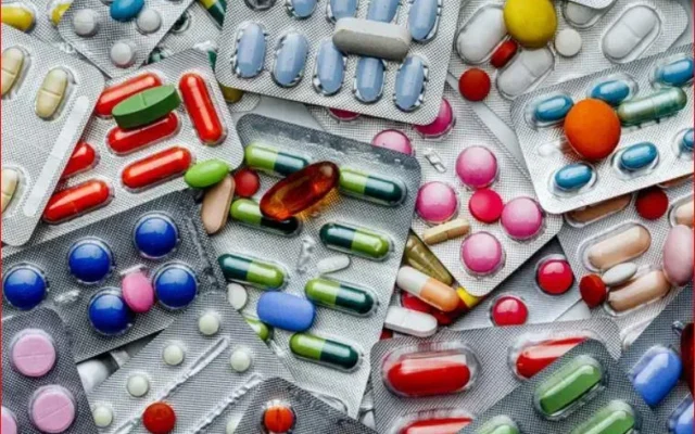 الذكاء الاصطناعي وصناعة الأدوية: مساعد ذكي لا بديل عن المختبر