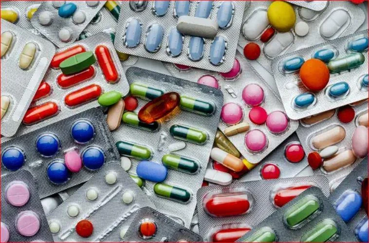 الذكاء الاصطناعي وصناعة الأدوية: مساعد ذكي لا بديل عن المختبر