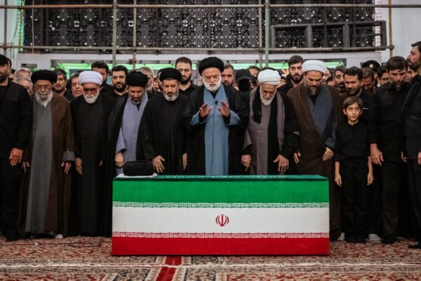 بعد أسبوع من التشييع.. جثمان خامنئي يوارى الثرى في مدينة مشهد | أخبار