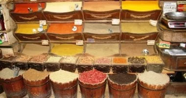 أسعار الكركديه والتوابل في أسواق أسوان.. الكيلو بـ400 جنيه