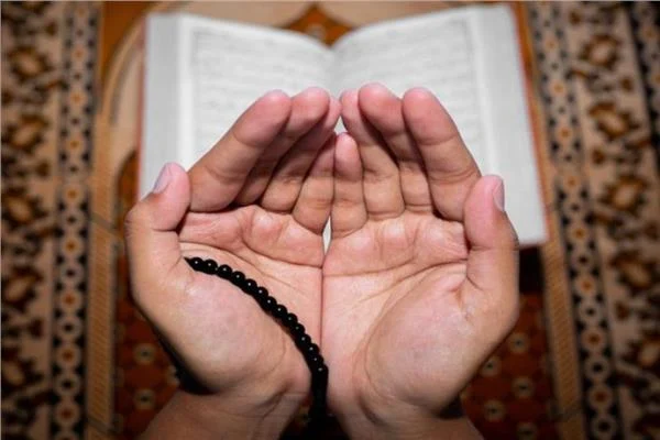 طلب - الأزهر للفتوى: أكثروا من الدعاء وألحّوا على الله في الطلب