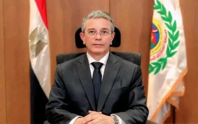 جمارك القاهرة تحبط تهريب حشيش على رحلة من مالبينسا