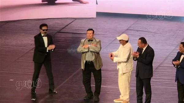 أحمد ماهر يتسلم تكريمه بمهرجان المسرح القومي بعد انتظار طويل