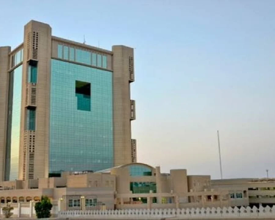 أمانة جدة تضبط أكثر من طنين من الحلويات الفاسدة داخل شقة سكنية