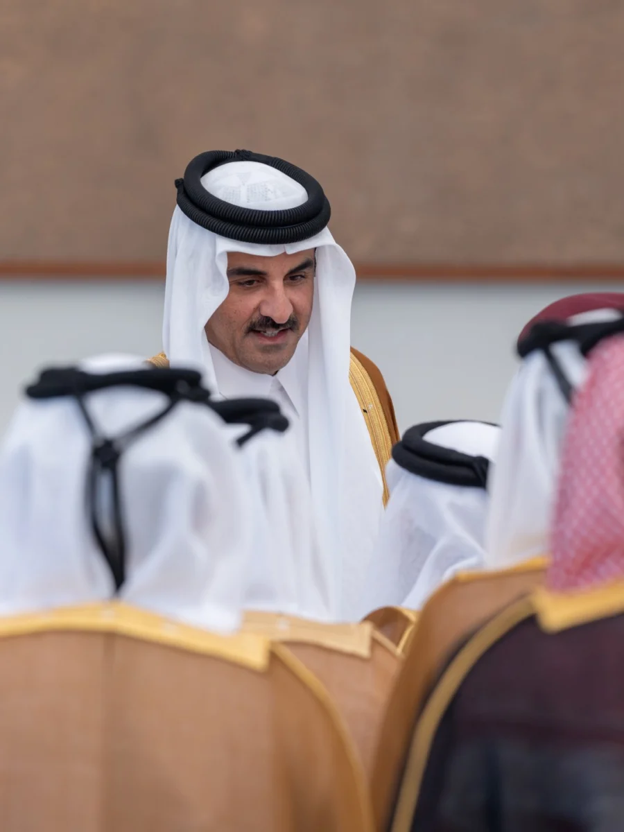 استمرار استقبال العزاء في وفاة الشيخ حمد بن خليفة اليوم الثاني..