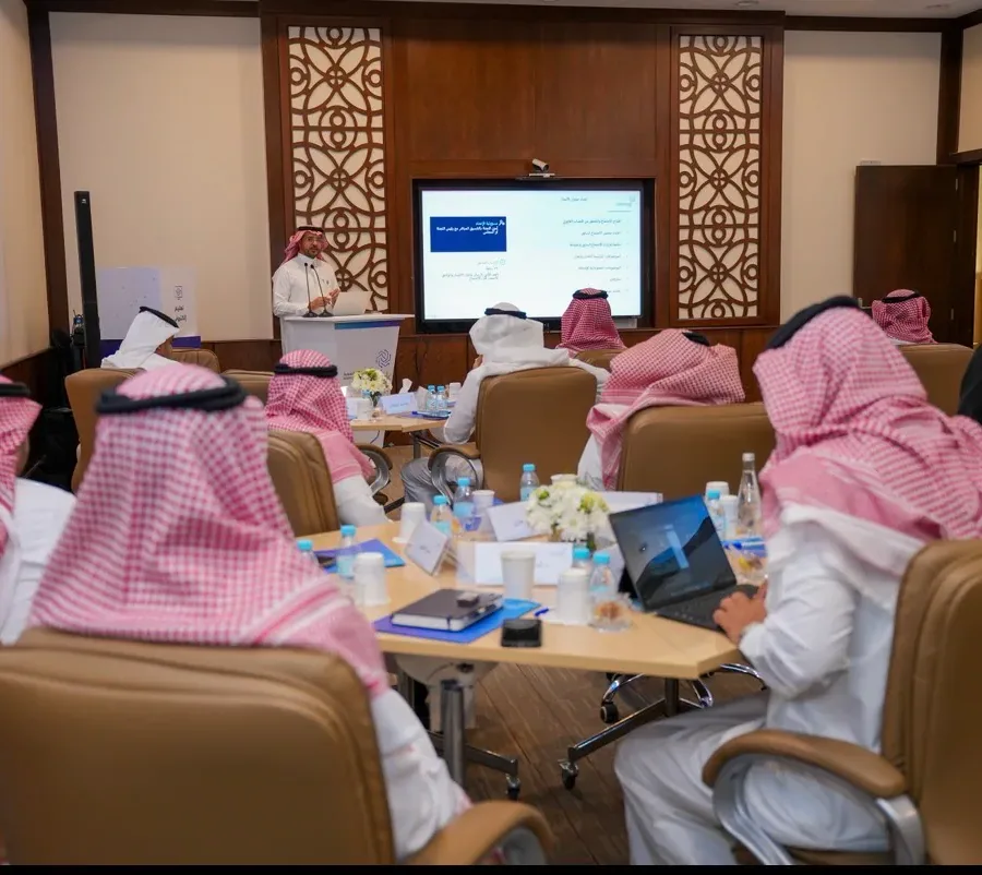 الجامعة السعودية الإلكترونية تدرب عمداء الكليات على القيادة