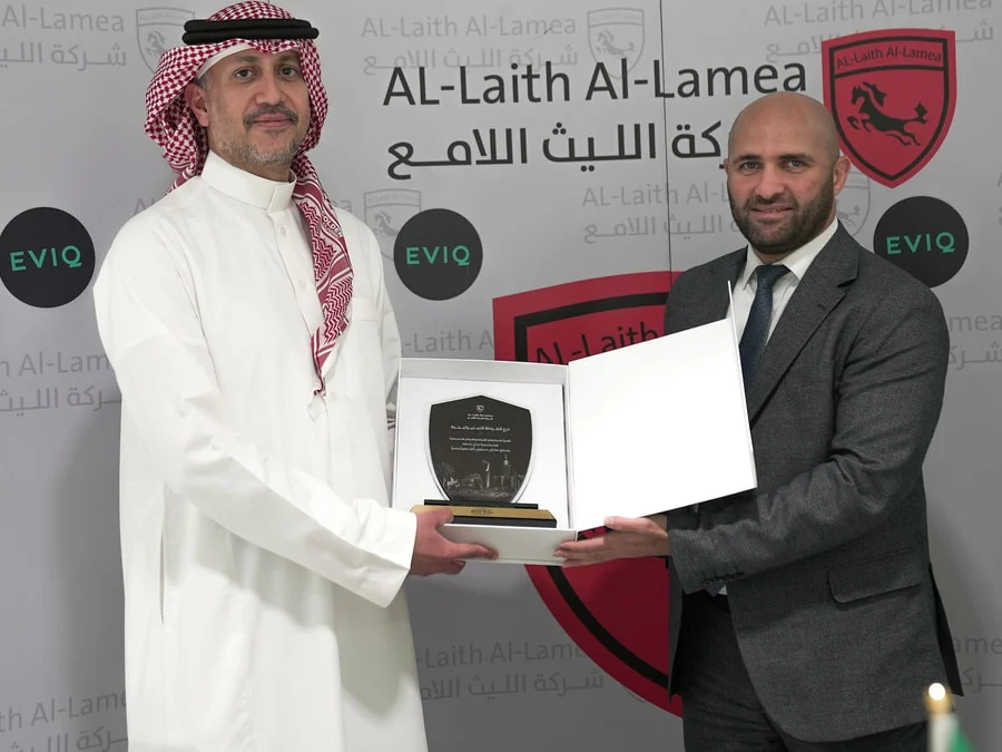 الليث اللامع يوقع شراكة مع EVIQ لشحن سيارات فورثنج الكهربائية