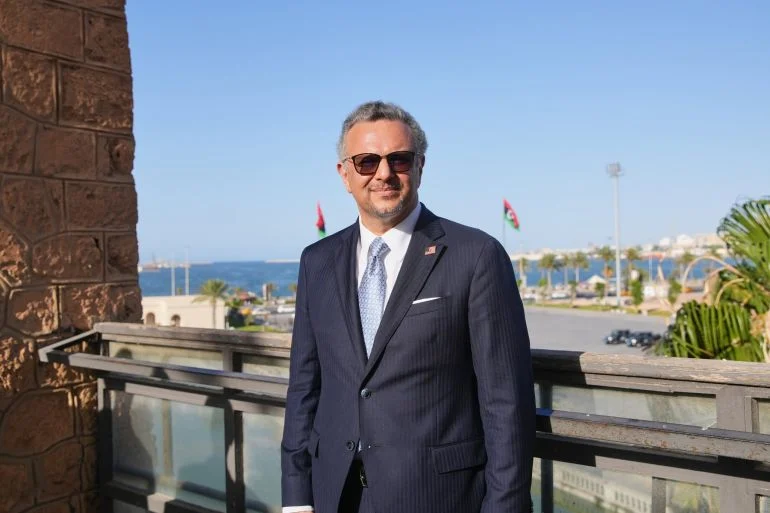 تتوزع - بولس يجول بين طرابلس وبنغازي.. والقوى الليبية تتوزع بين الدع
