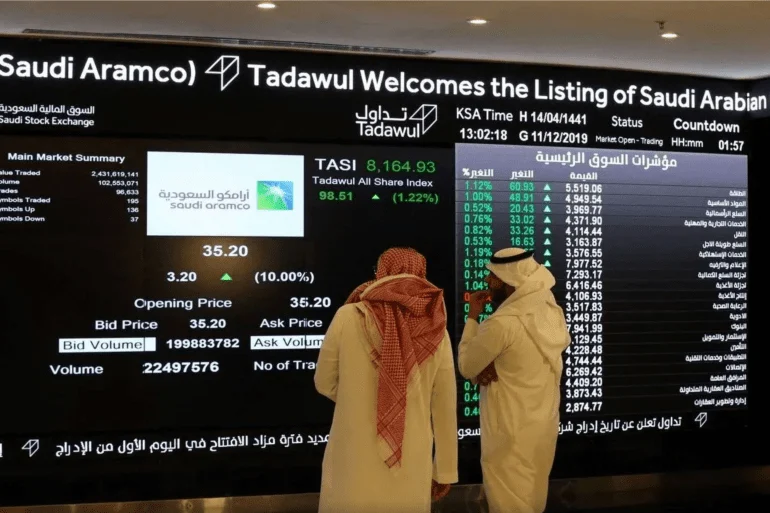 تباين أسواق الخليج بين مكاسب طفيفة وتعليق التداول في قطر