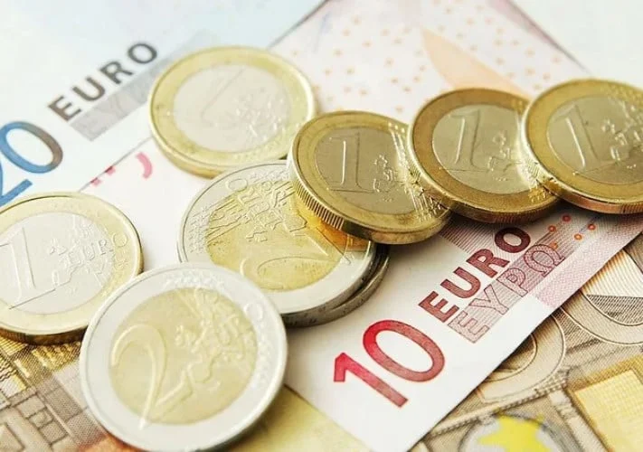 تراجع سعر جرام الذهب عيار 21 بمقدار 25 جنيها منتصف تعاملات