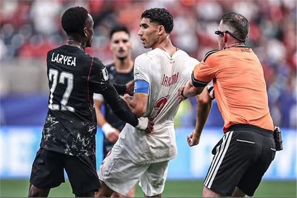 توتر واشتباك بين حكيمي ولاعب كندا في ثمن نهائي كأس العالم