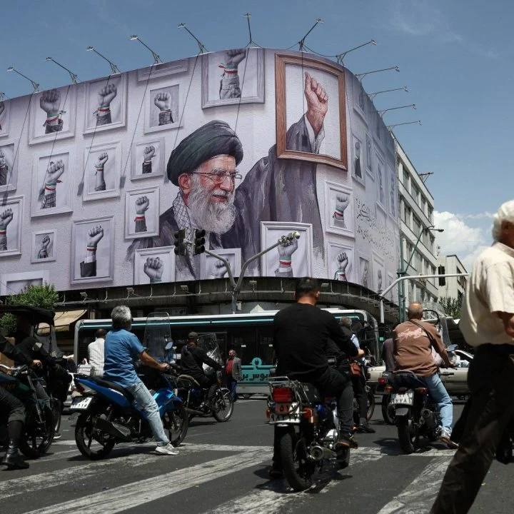جثمان خامنئي يمر عبر العراق وسط اختبار سياسي قبل زيارة الزيدي لواشنطن