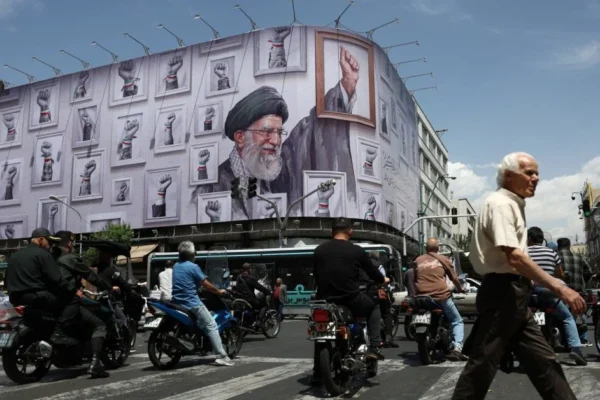 جثمان خامنئي يمر عبر العراق وسط اختبار سياسي قبل زيارة الزيدي لواشنطن