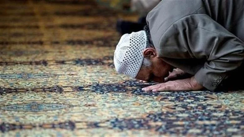 دار الافتاء: التلفظ بالنية في الصلاة مستحب وليس شرطا