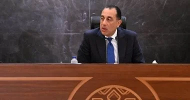 رئيس الوزراء يزور مزرعة العمار التي تنتج 15 ألف رأس عجول تسمين