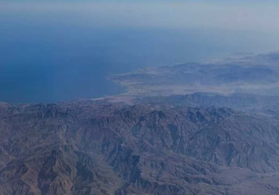 سفينتان تفقدان القدرة على الحركة في هرمز بعد اعتراض إيراني لأربع
