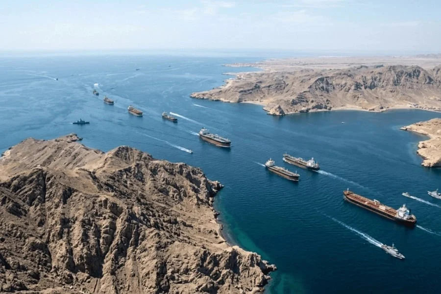 وايران - سنتكوم: هرمز مفتوح وإيران لا تسيطر على الممر الدولي